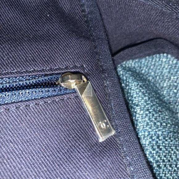 SOLD - 💙2018 LARGE DEAUVILLE TWEED RUNWAY TOTE BAG. - Picture 10 of 12